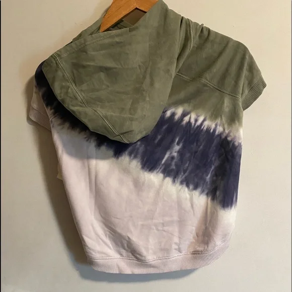 AEO Dog Hoodie - Picture 5 of 13